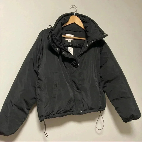 NWOT  BDG crop puffer black jacket - Picture 6 of 8